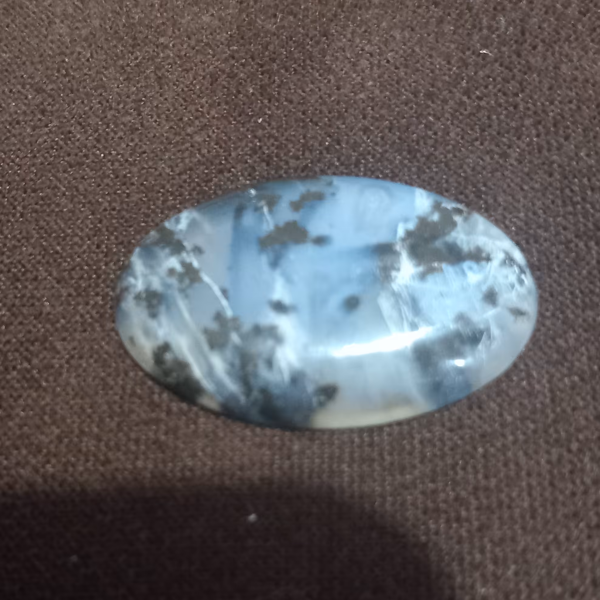 نگین عقیق سفید با رتایلهای سفید مشکی و مصور کد 18