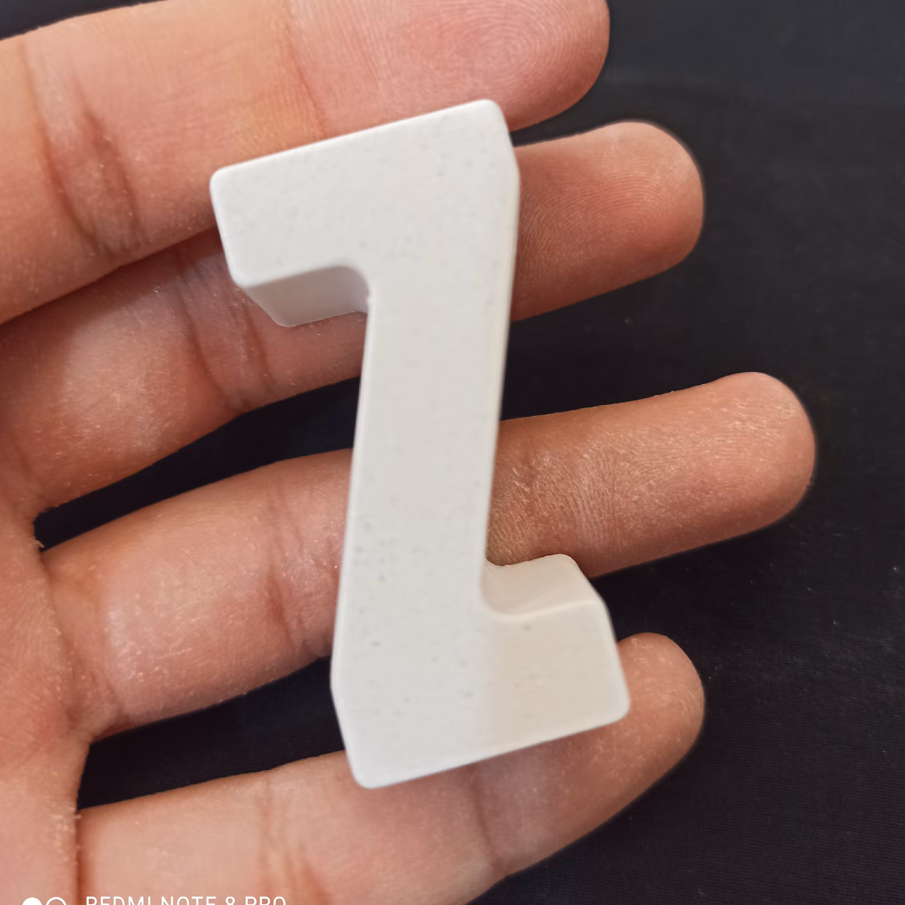 بیس خام حرف Z ، فونت ساده 5 سانتی متری ، جنس بتنی سنگی ، ضخامت 2 سانتی متر