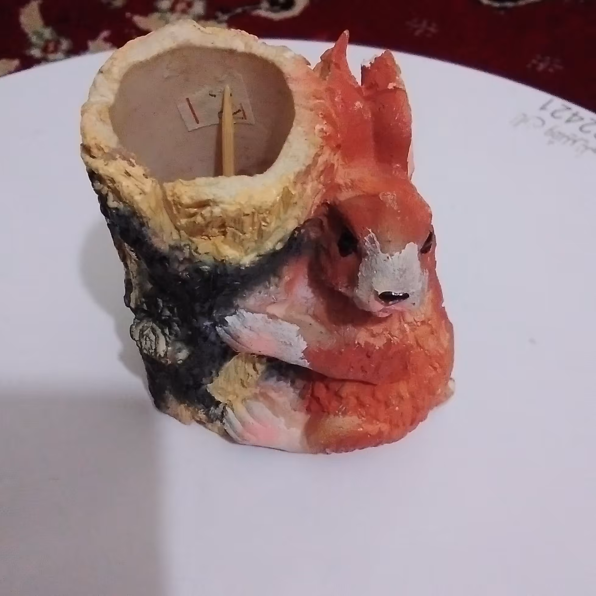 جای خلال دندان سنگی مانند میباشد که زیبا و شیک مناسب جای خلال دندان 