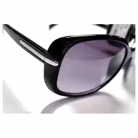 عینک آفتابی مشکی 400uvدارای دفترچه و بارکد اصالت کالا 