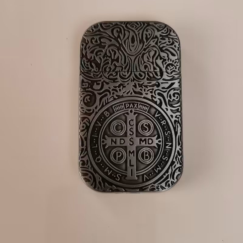 فندک گازی سبک و خوش دست طرح کنستانتین شیک و با کلاس