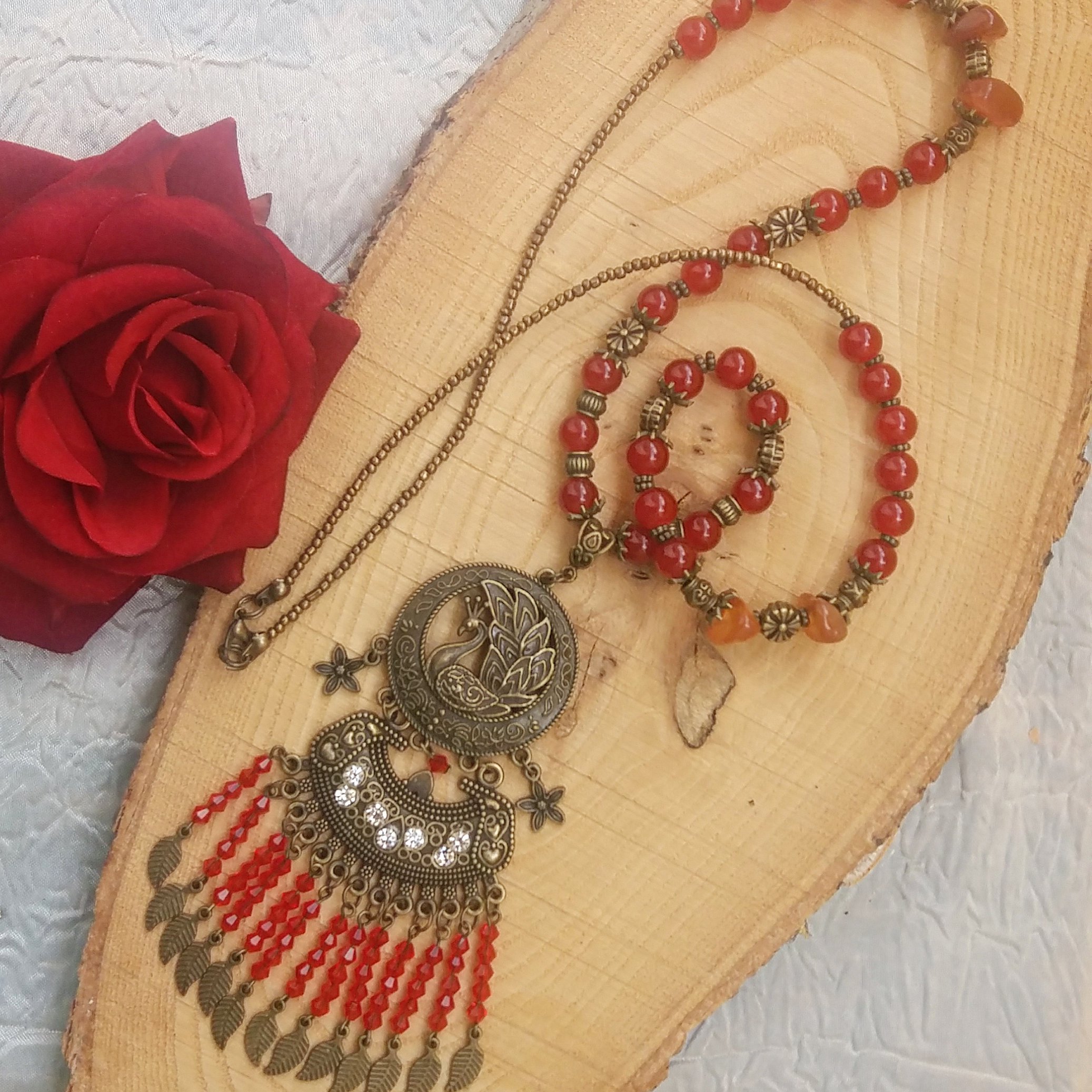 گردنبند رو لباسی