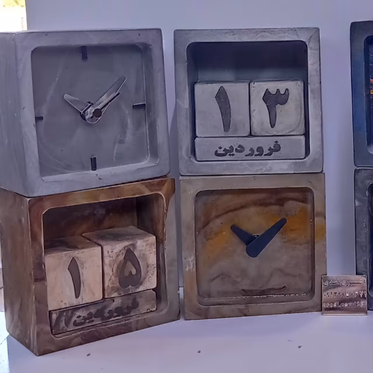 ساعت رومیزی سنگ مصنوعی همراه با تقویم 