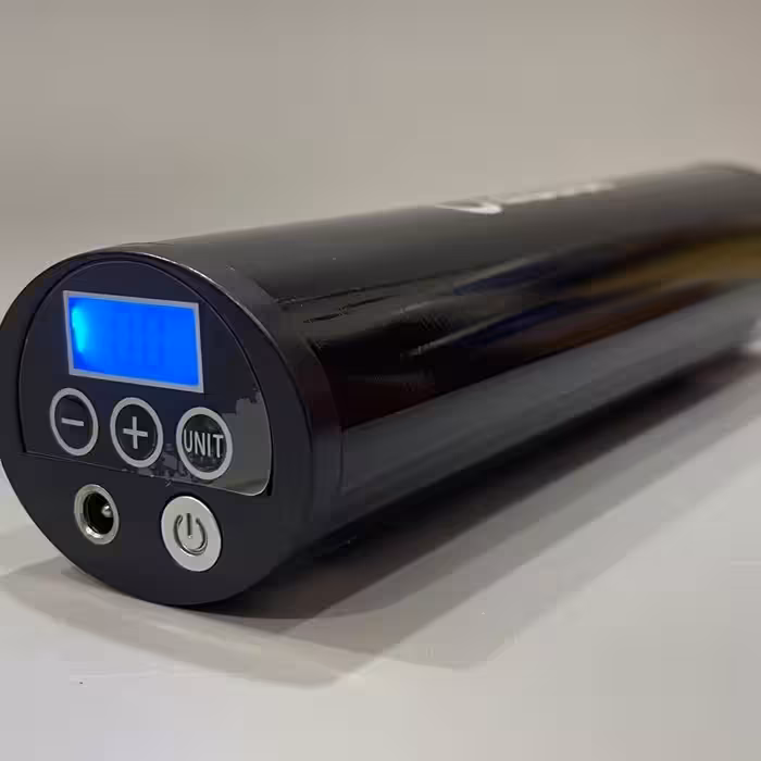 مینی پمپ باد شارژی خودرو برند asser کوچک و کم وزن قابل شارژ  با  برق خانگی و شارژر فندکی