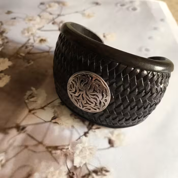 دستبند بنگل بند چرمی و پلاک استیل Hulupuart از کشور هلند کد 151