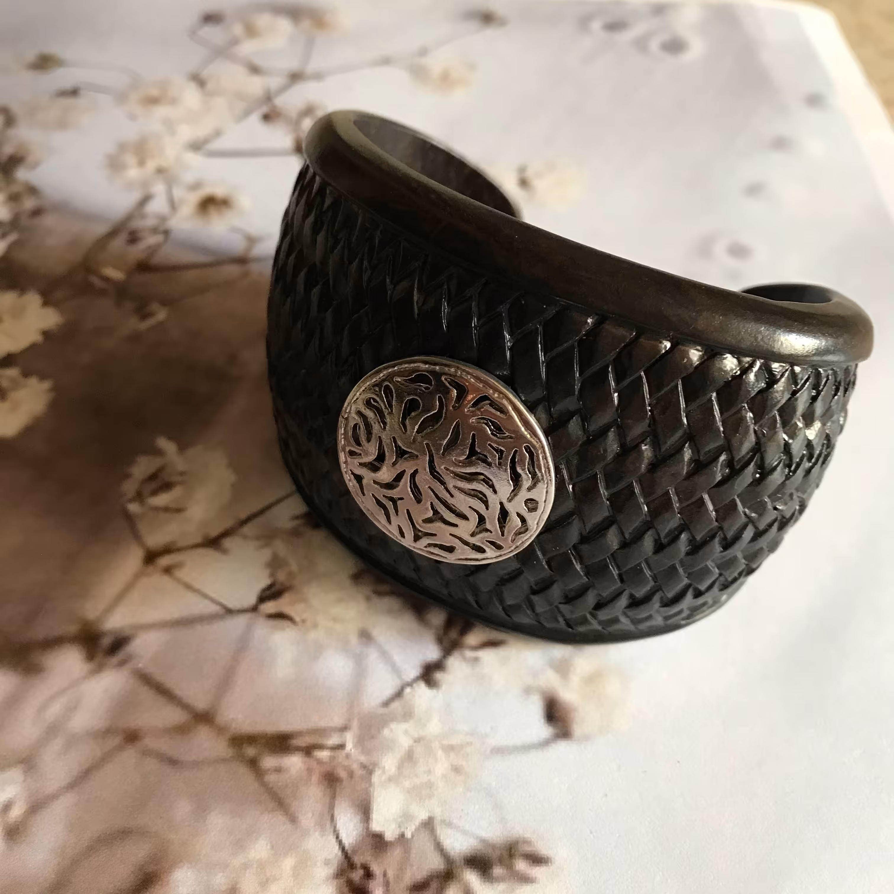 دستبند بنگل بند چرمی و پلاک استیل Hulupuart از کشور هلند کد 151