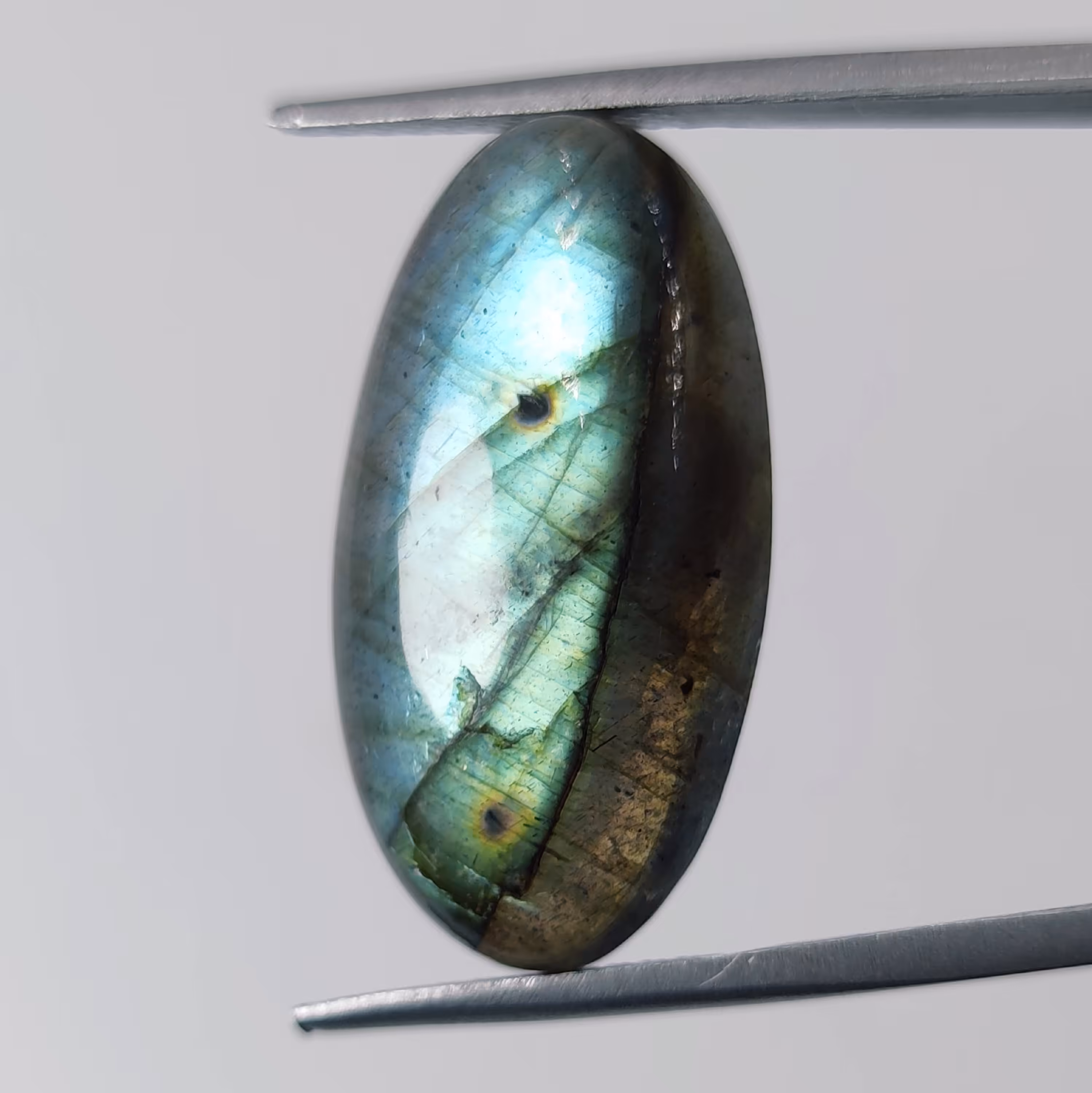 نگین سنگ لابرادوریت معدنی ماداگاسکار      