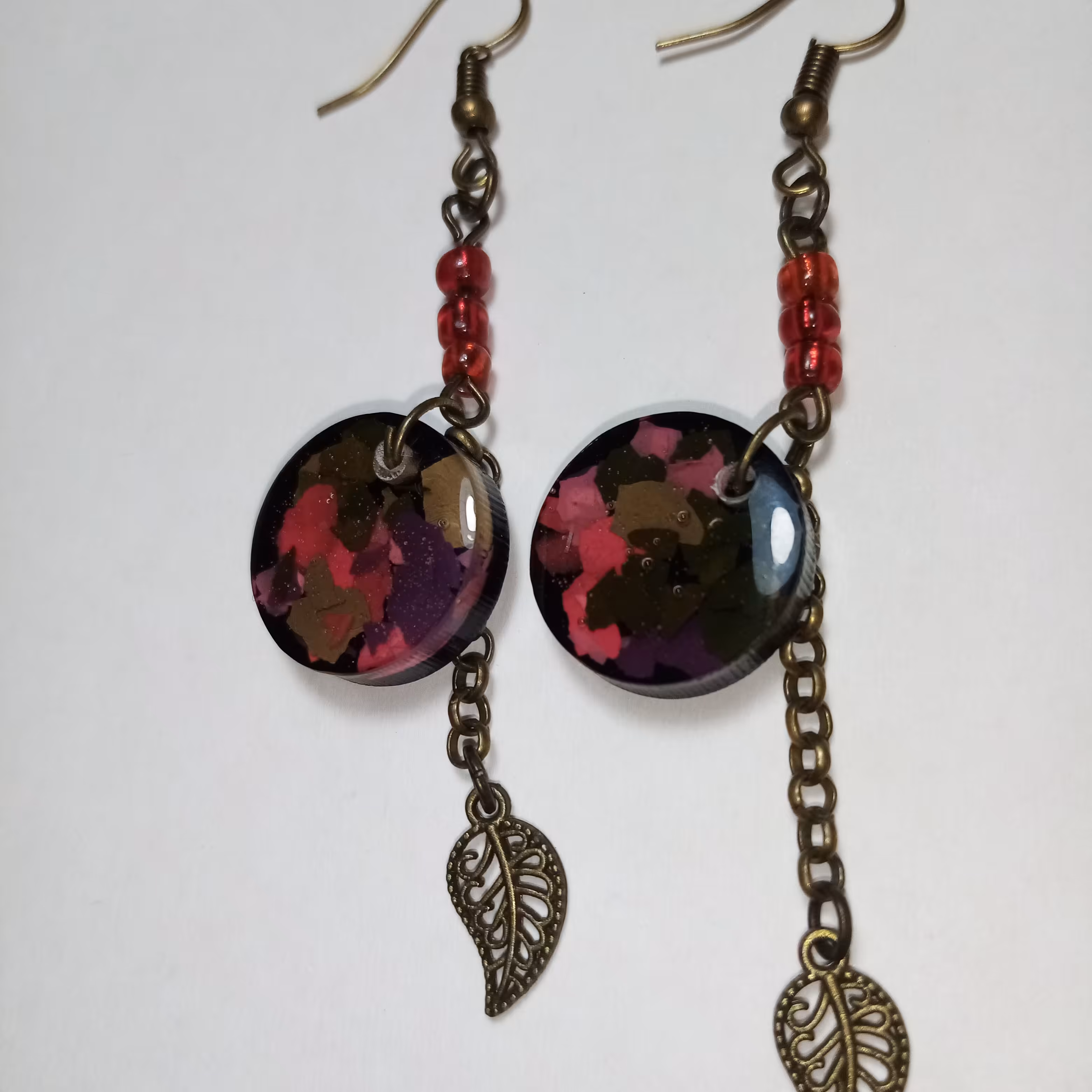 گوشواره رزینی رنگارنگ با خرج کار رنگ ثابت و قابل سفارش بصورت ست