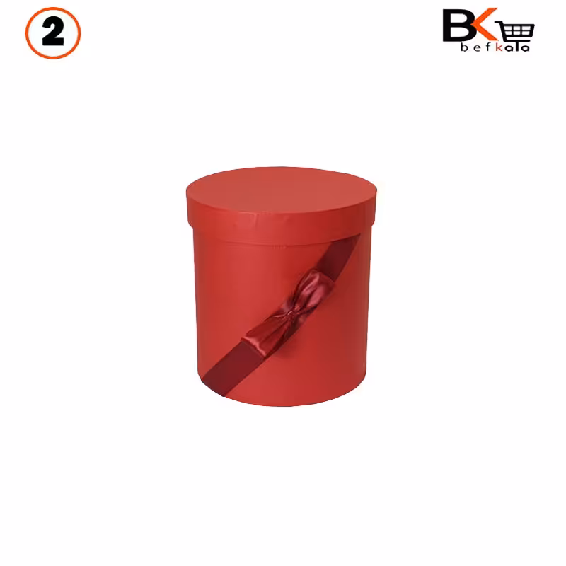باکس کادویی استوانه ای ایستاده پاپیون دار اریب قرمز کد61 سایز دو