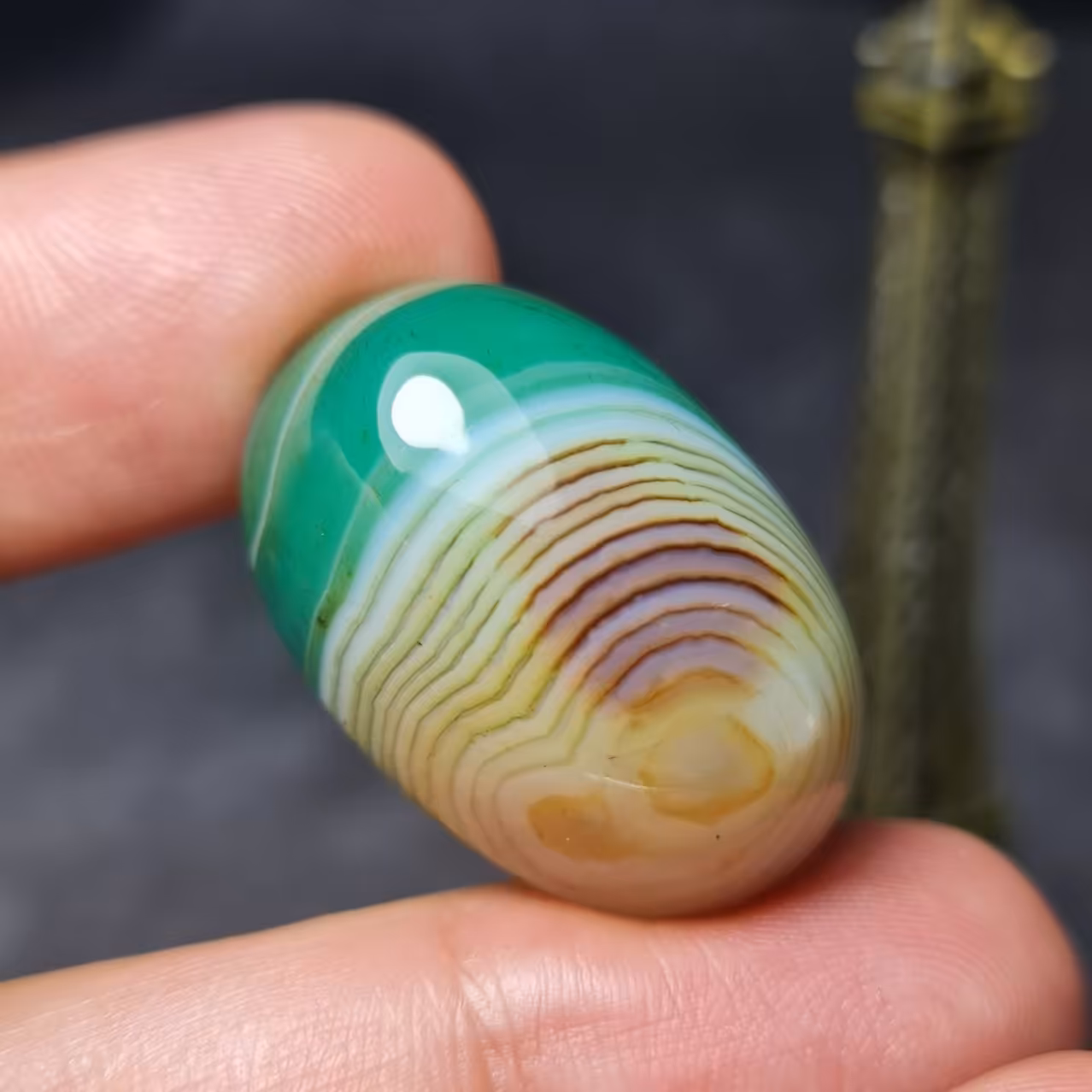  نگین درشت سنگ عقیق سلیمانی پرچمی خاص اصل معدنی
کد 28204