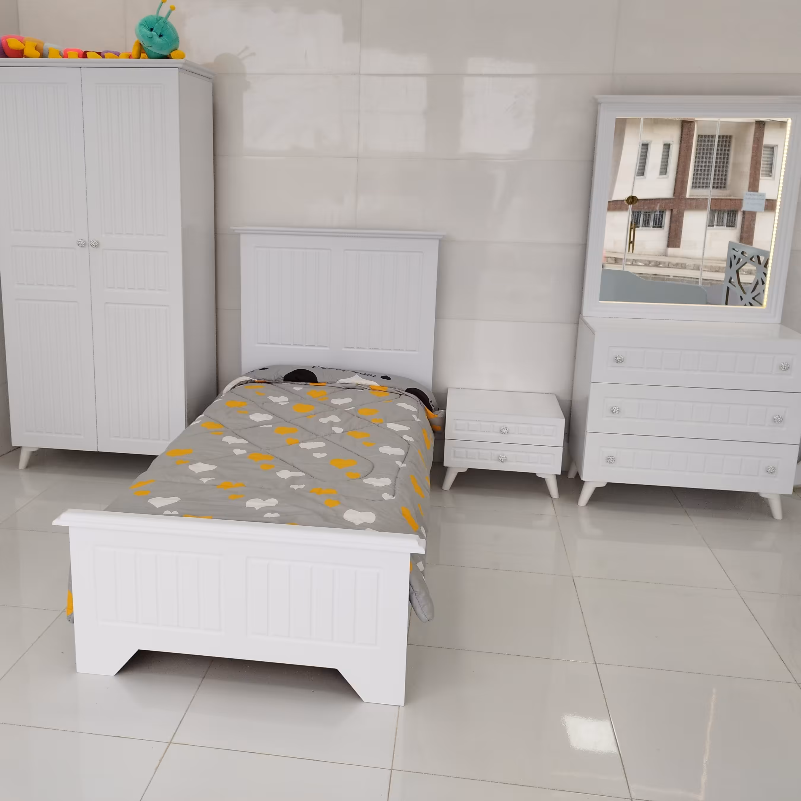 تخت نوجوان مدل آرتا وزن 25000 رنگ سفید سایز80در180