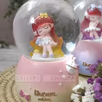 گوی متوسط چراغدار و موزیکال دختر رویایی 