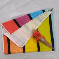 یک عدد جای  نانی رنگارنگ با طرح خط خطی طرح زیبا و دل نشین