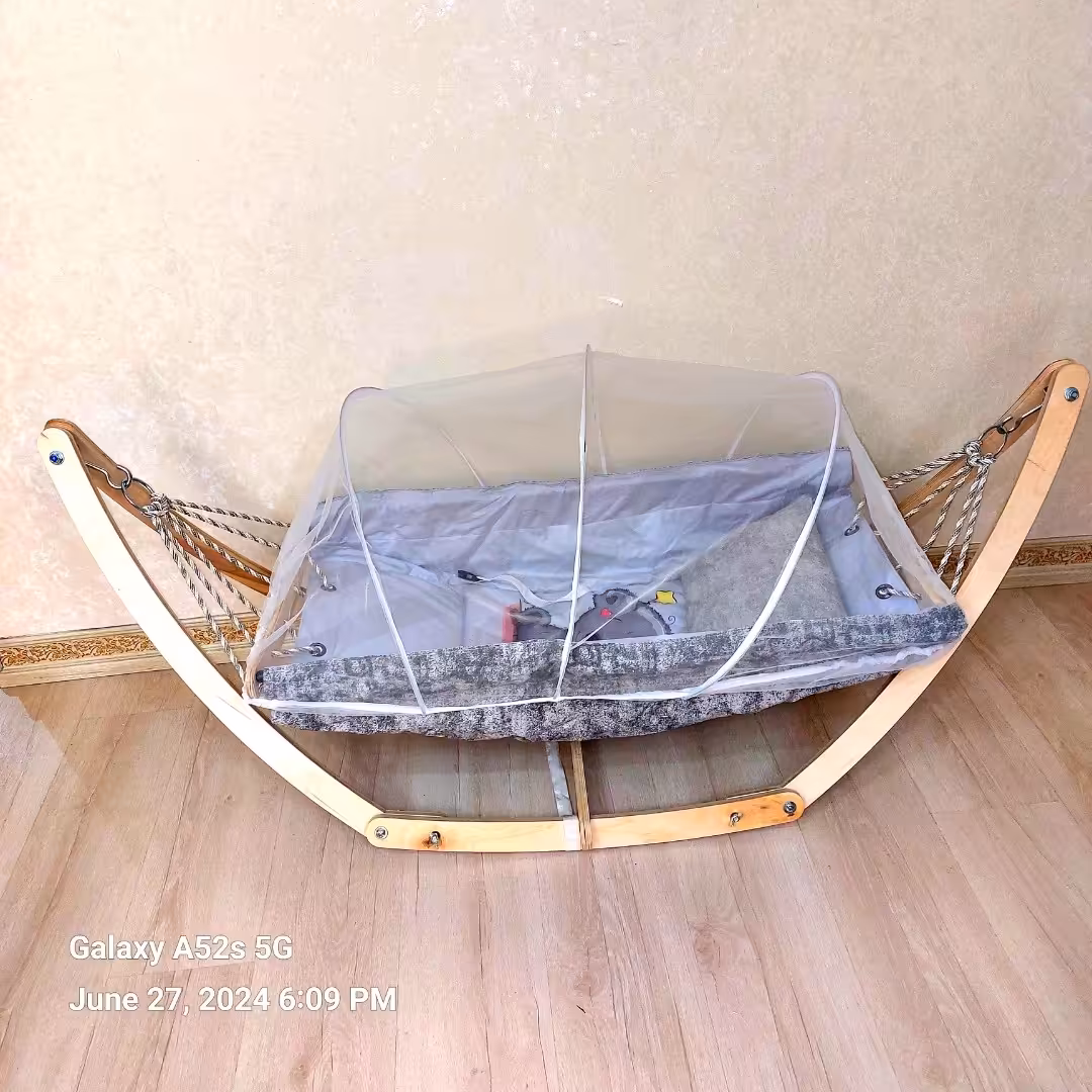 گهواره چوبی سنتی نوزاد مدل فرسام. تا سه سالگی. با توری پشه بند