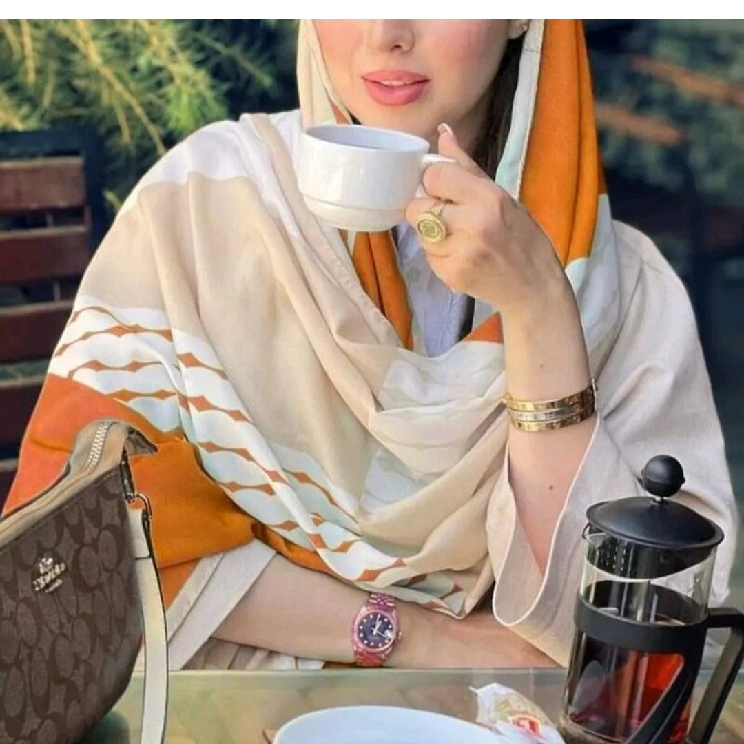 شال نارنجی . کرم طرحدار .نخی چهارفصل منگوله دار زنانه ارسال رایگان