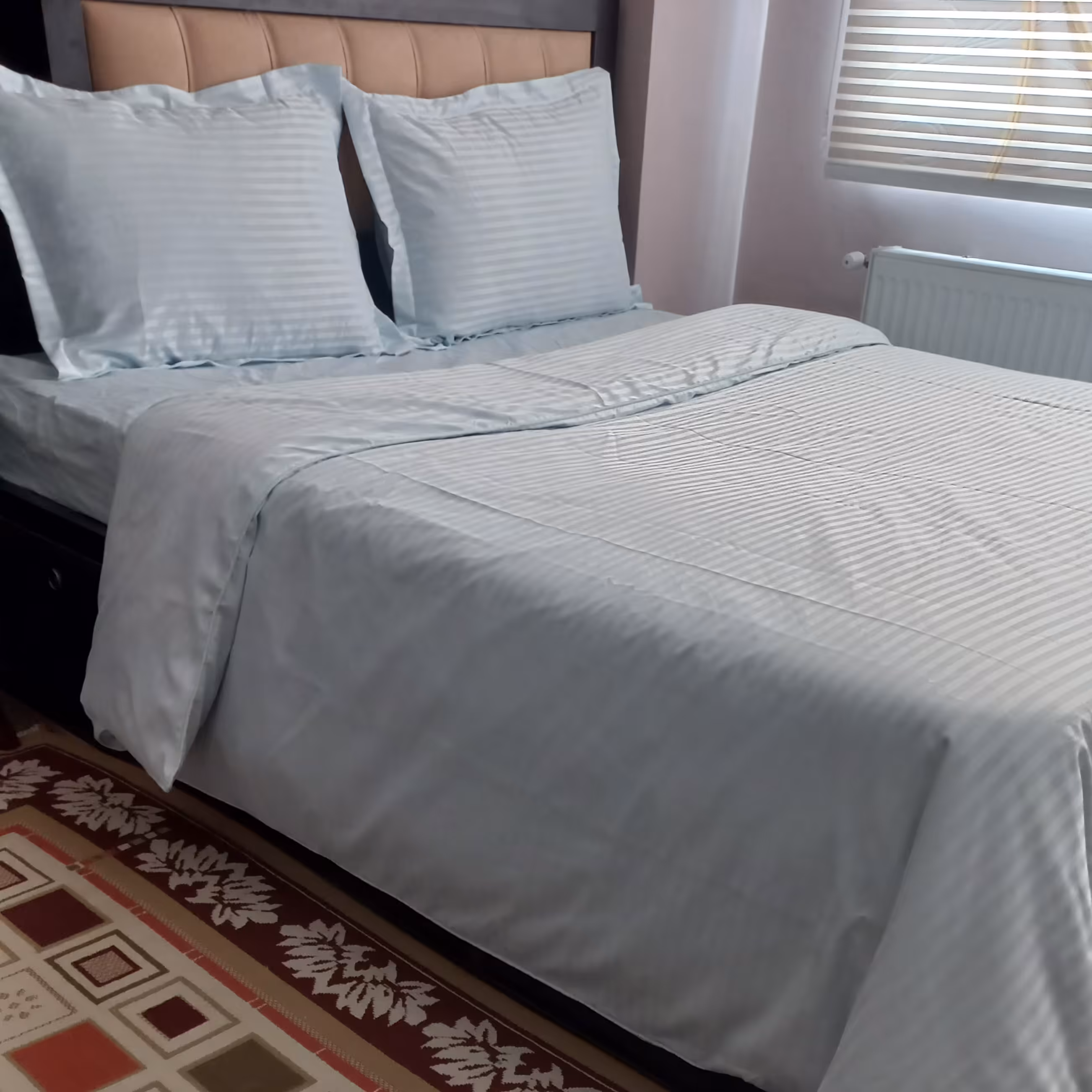 سرویس لحاف روتختی  دونفره  سیلور هتلی پنج تیکه (،با کاور لحاف)سایز180