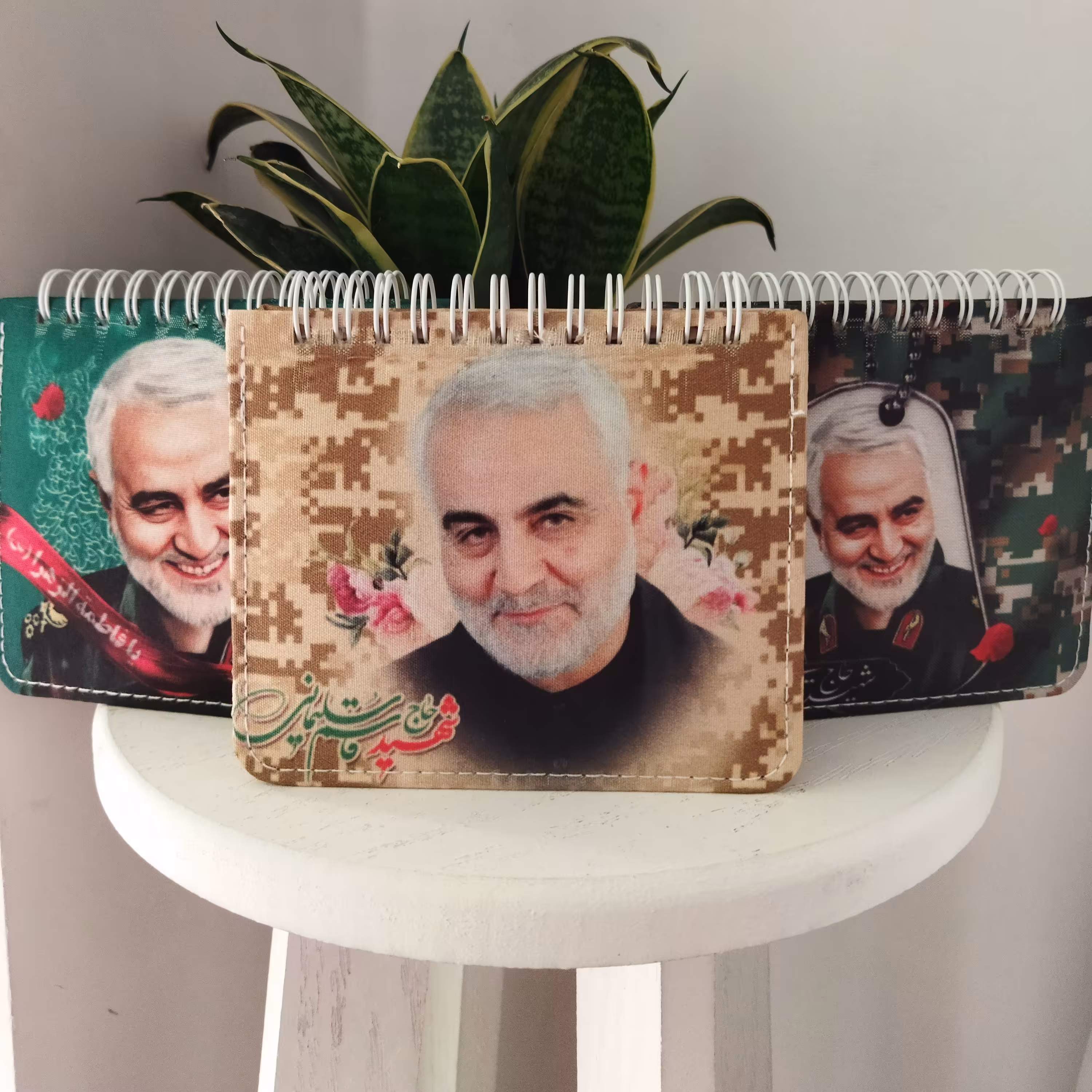 دفترچه  با جلد پارچه ای طرح حاج قاسم سلیمانی کد 001