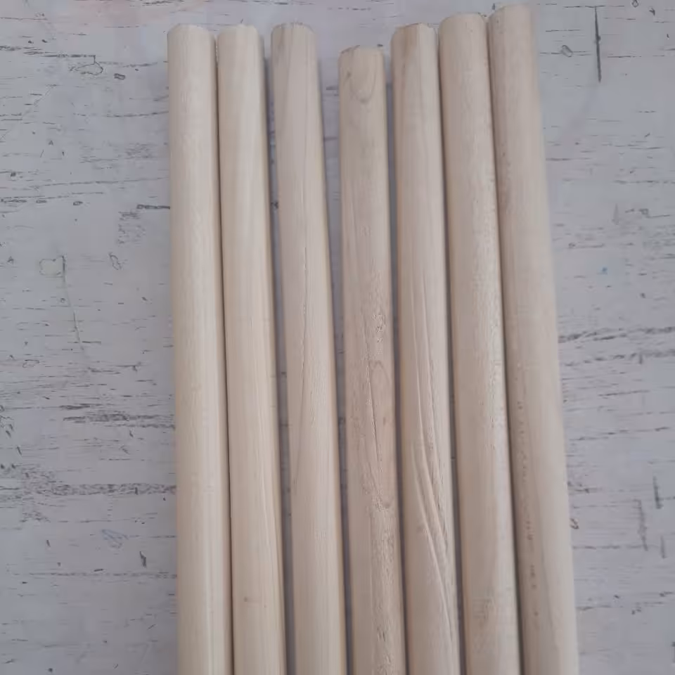 پک 7 تایی چوب ساق عروس قیمت 60 تومان ارتفاع 20 و قطر حدود 12 میلیمتر