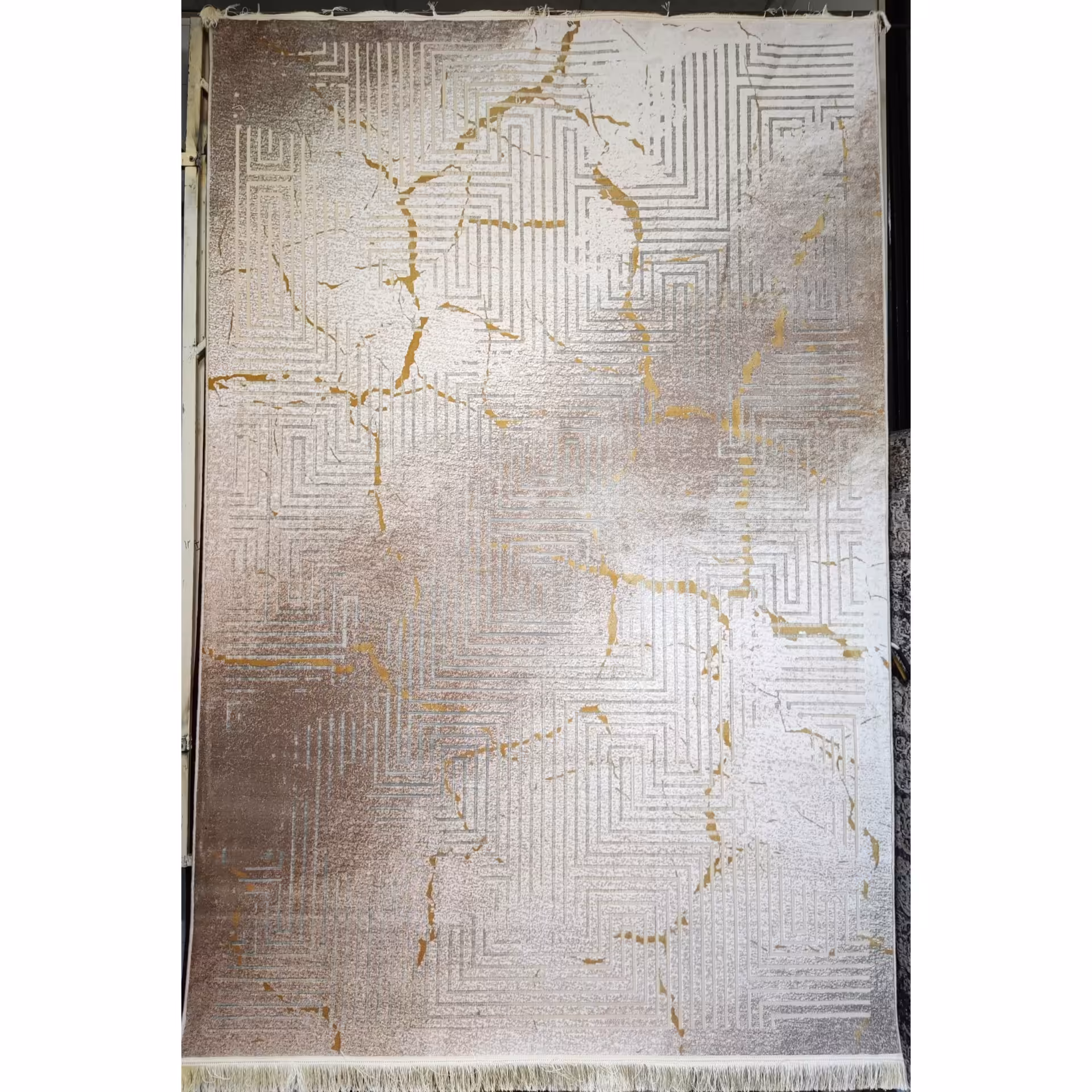 فرش مدرن رنگ کرم نسکافه ای 700شانه 2550 تراکم 6متری