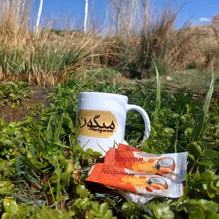 شکلات کنجد عسلی میگون حدود 10الی 12 گرم وزن داره  که در بسته 250 گرمی حدود27عدد شکلات هست