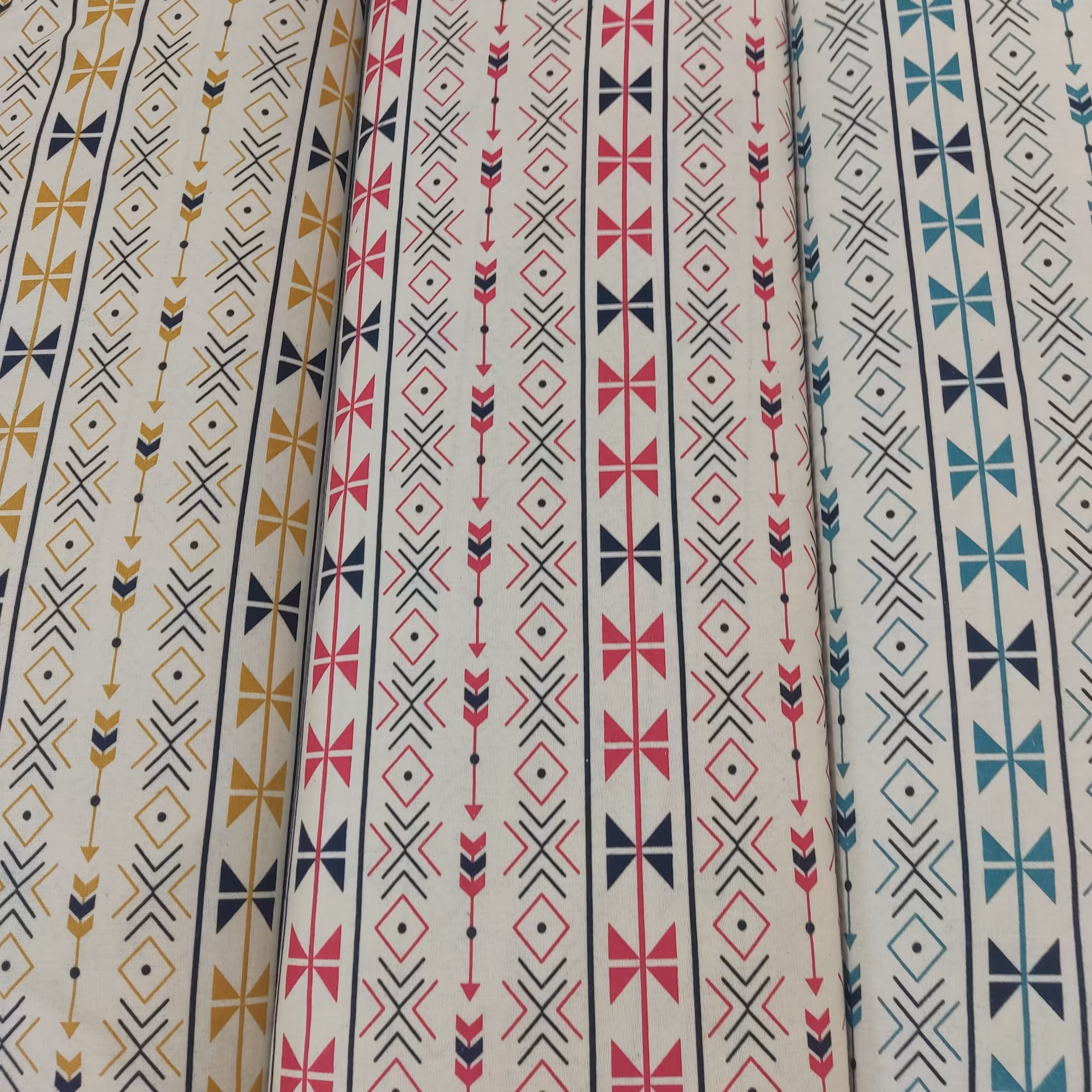  پارچه لنین پرینت هندی،پارچه خنک و ایست دار،مقدار کمی آب رفت