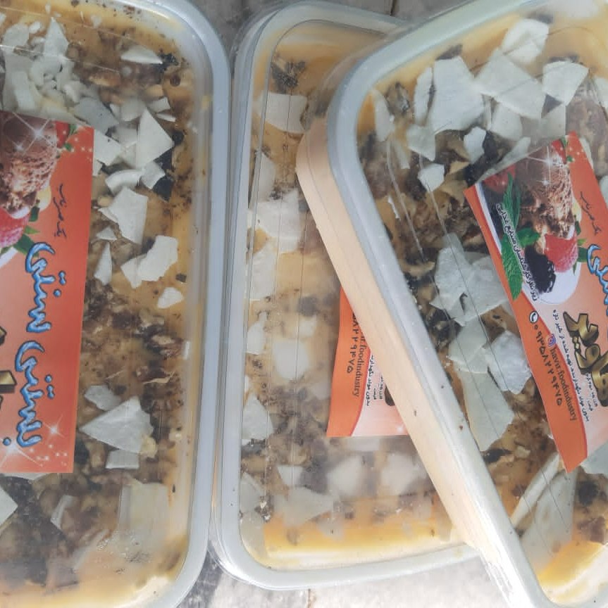 بستنی سنتی زعفرانی مغز دار گردویی -خامه ای-500 گرمی