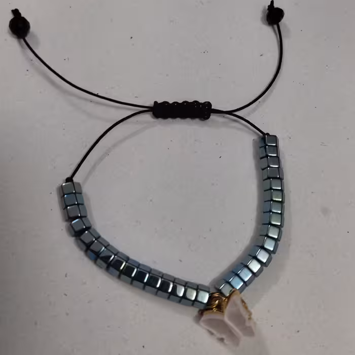 دستبند حدید با طرح پروانه 