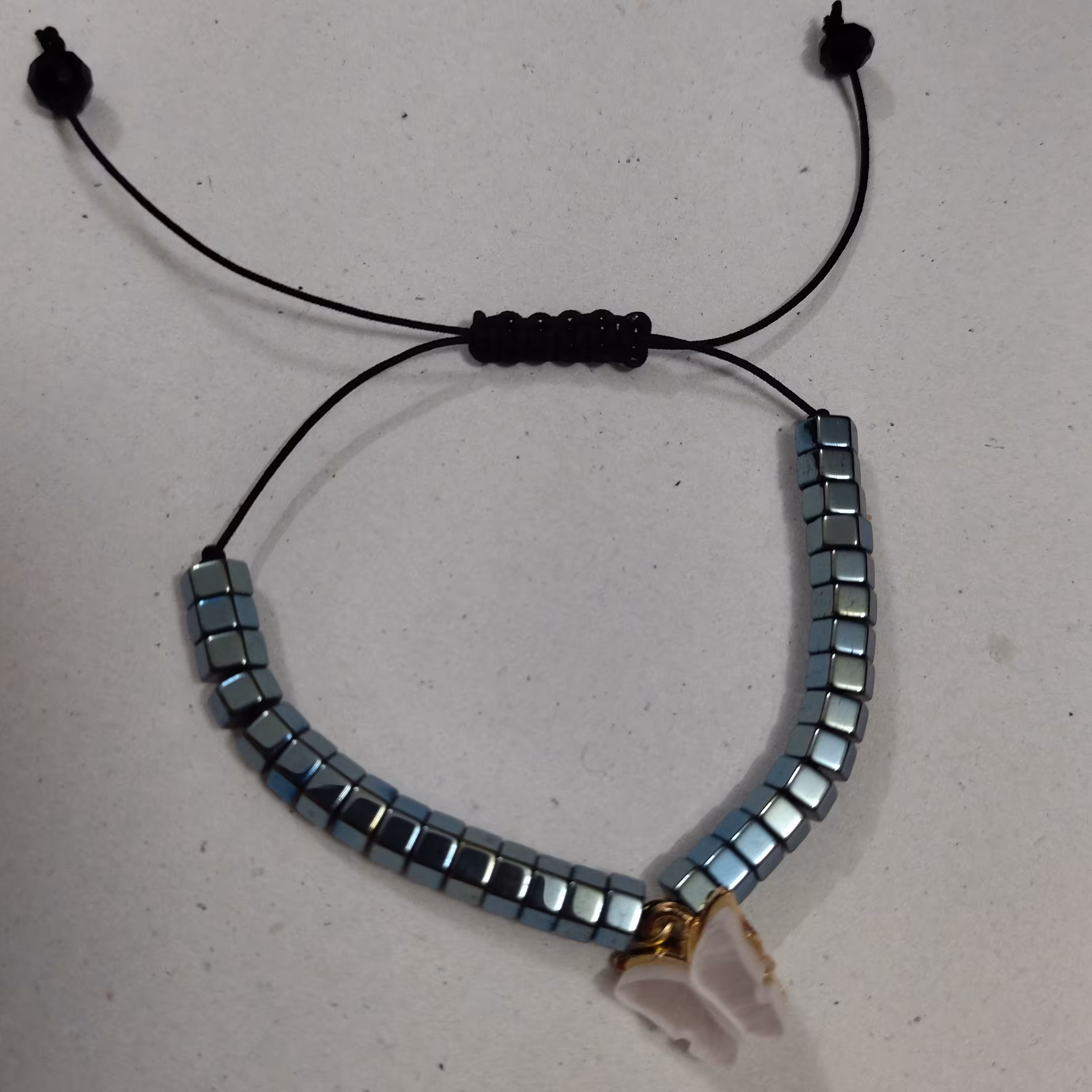 دستبند حدید با طرح پروانه 