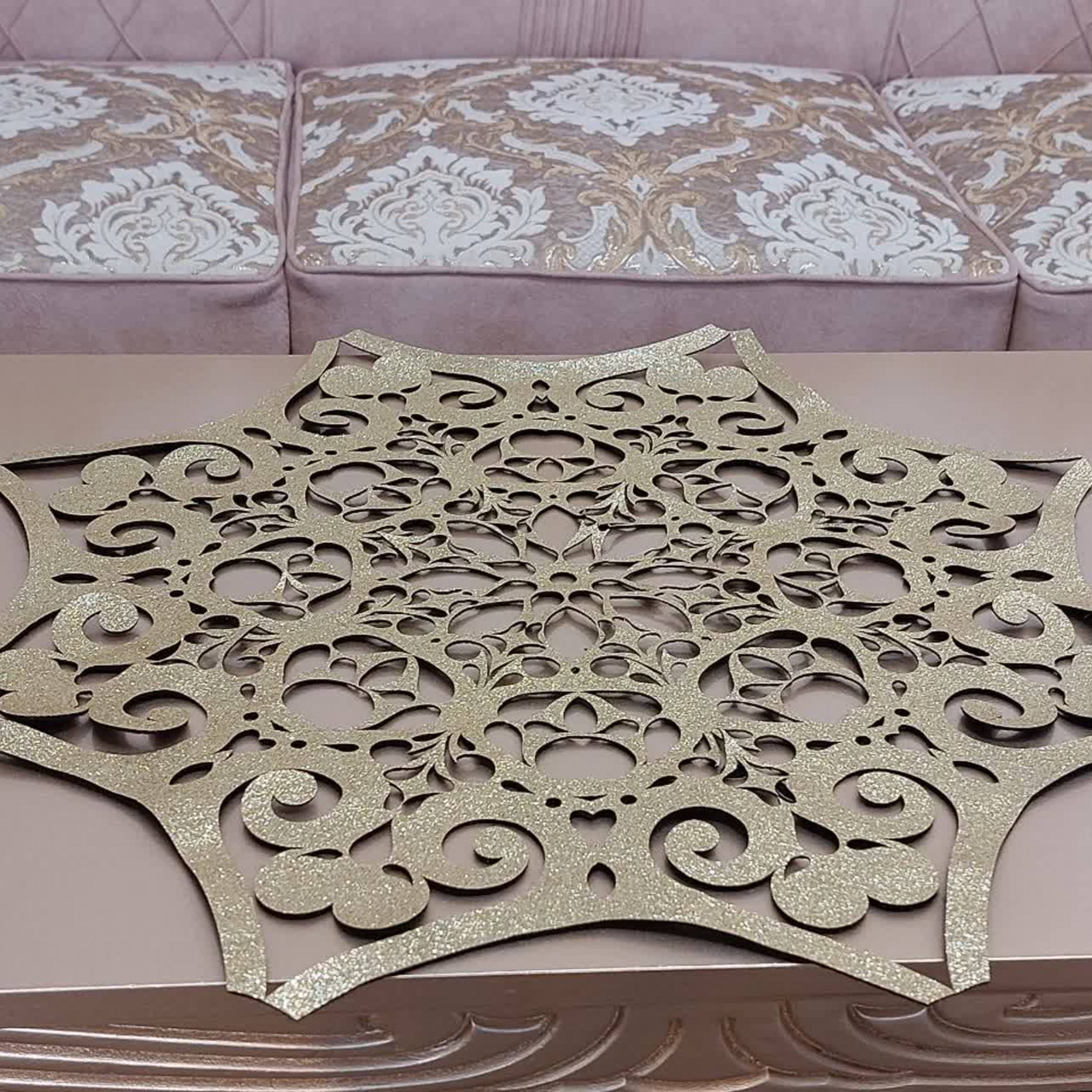 رومیزی و دو عدد عسلی چرم اکلیلی طلایی