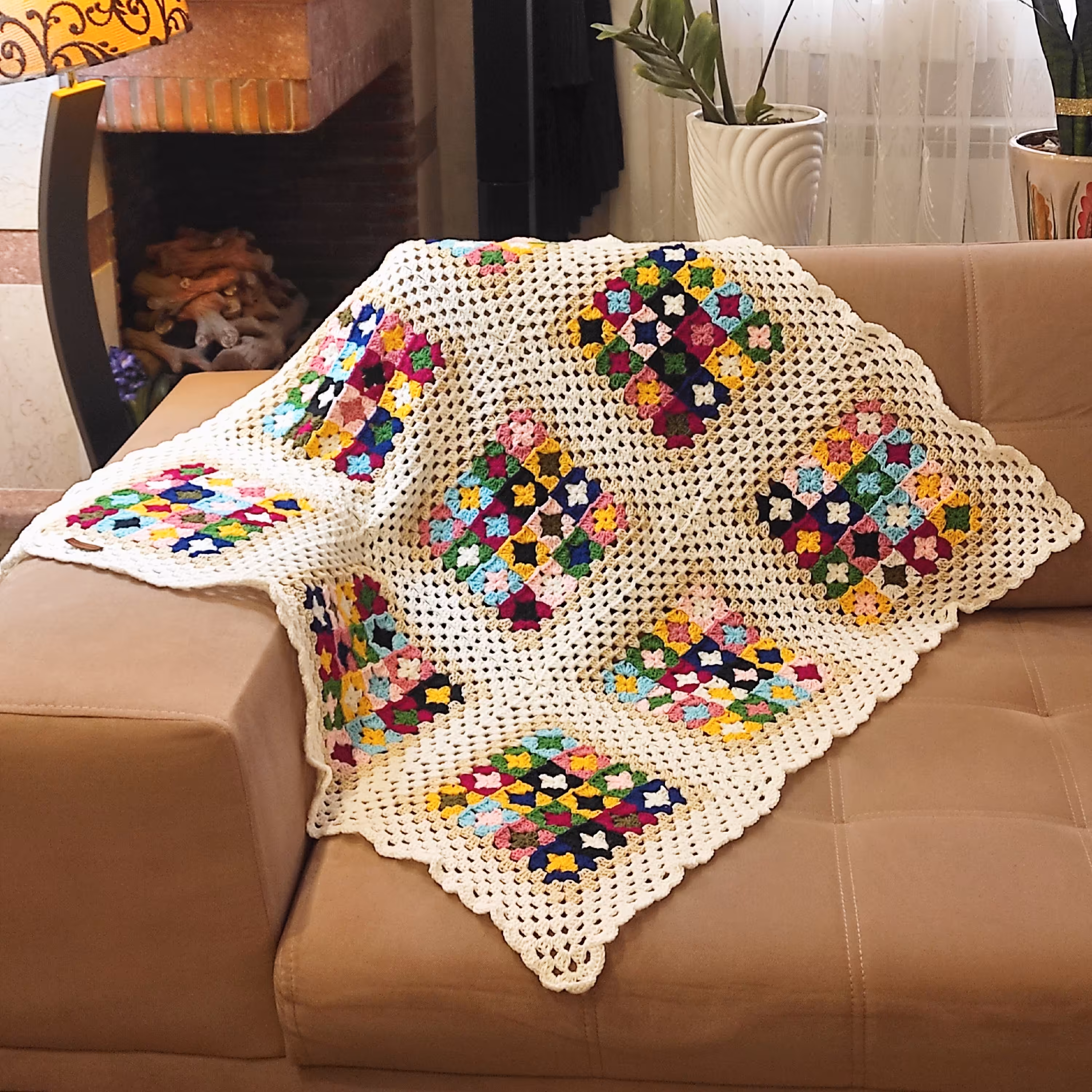 شال مبل زمینه شیری دستبافت