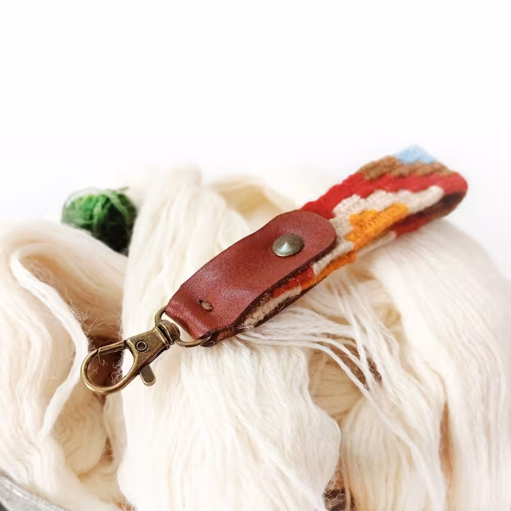 جاکلیدی چرم و گلیم دستبافت کوچک آویز مدبر کد 13