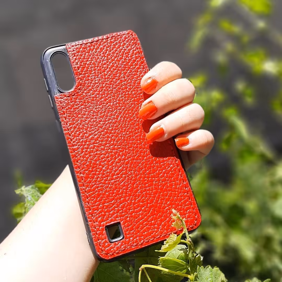 گارگوشی پشت چرم گاوی واس هر گوشی فرق می‌کنه قیمتش