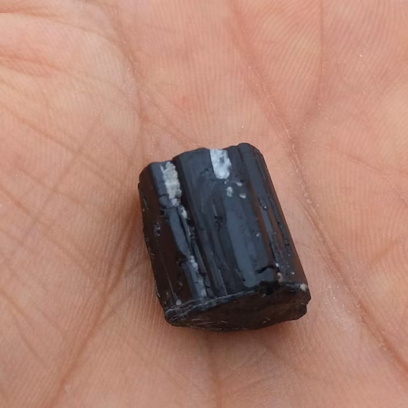 سنگ راف تورمالین شرول وارداتی ارزشمند شاهکار خلقت 100درصد طبیعی
مناسب جهت کلکسیون و ساخت آویز کد 9906