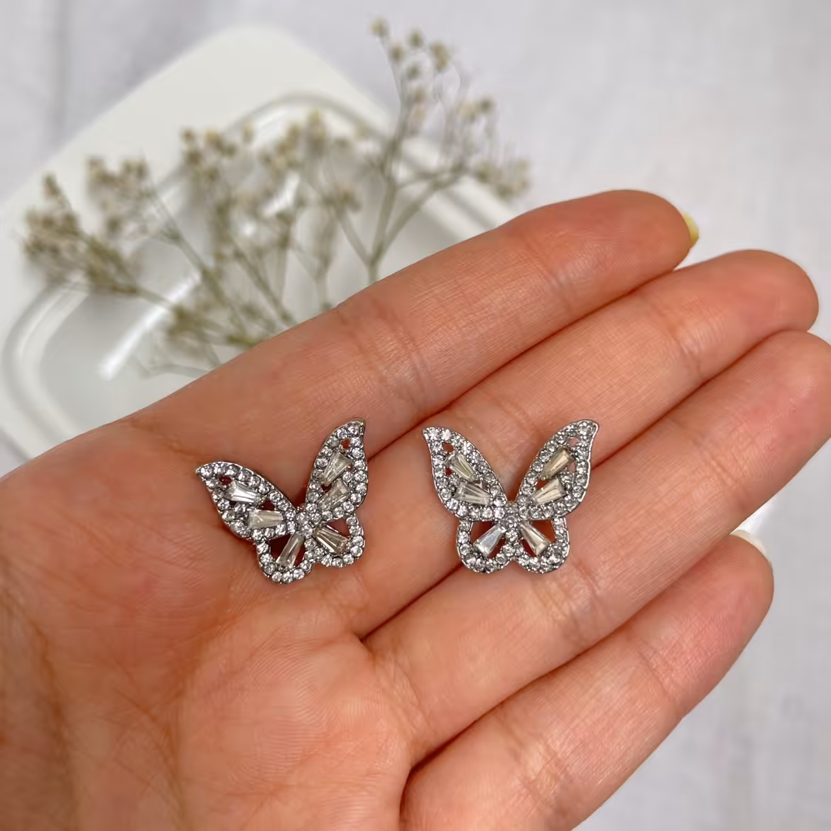 گوشواره جواهری پروانه میخ نقره