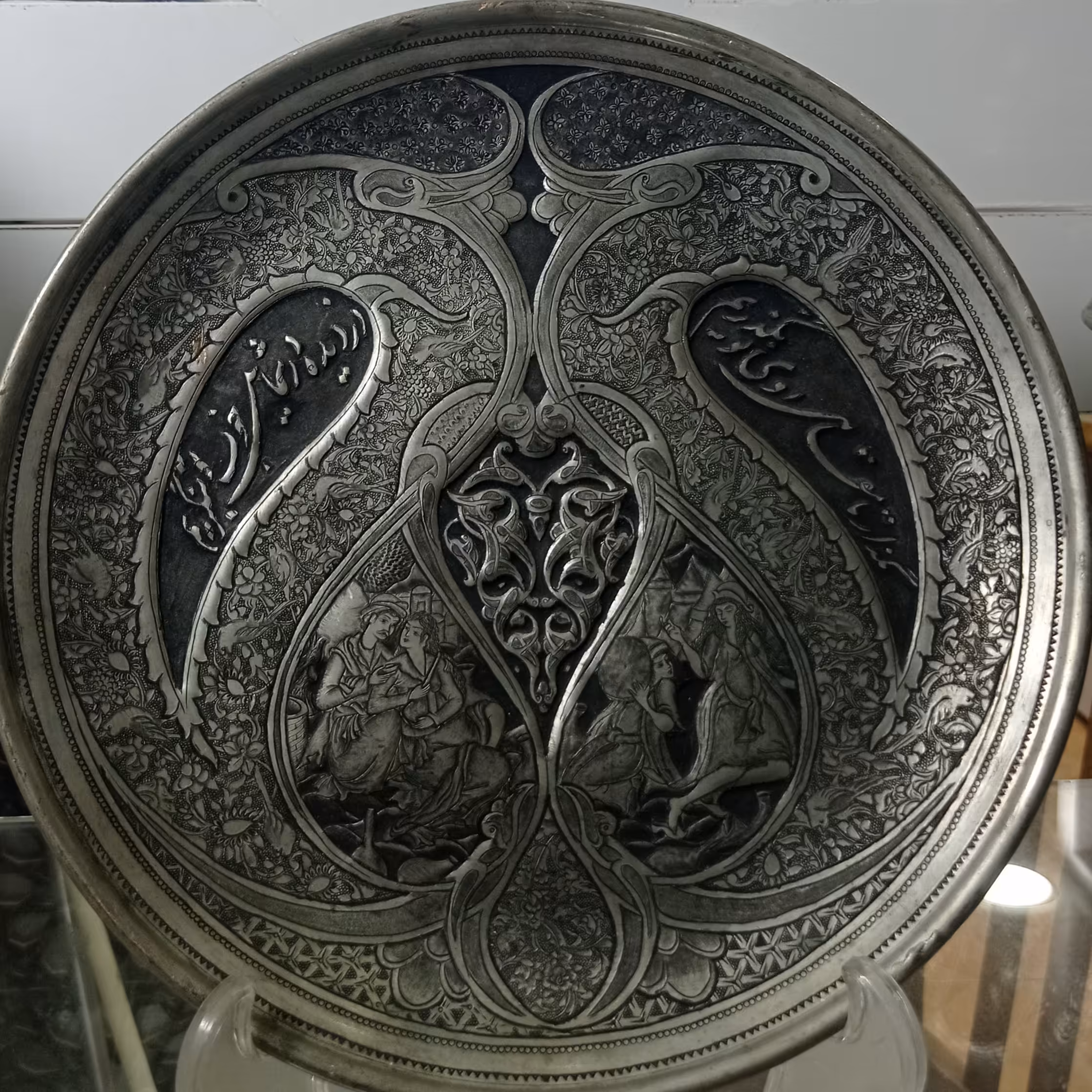 بشقاب قلمزنی 