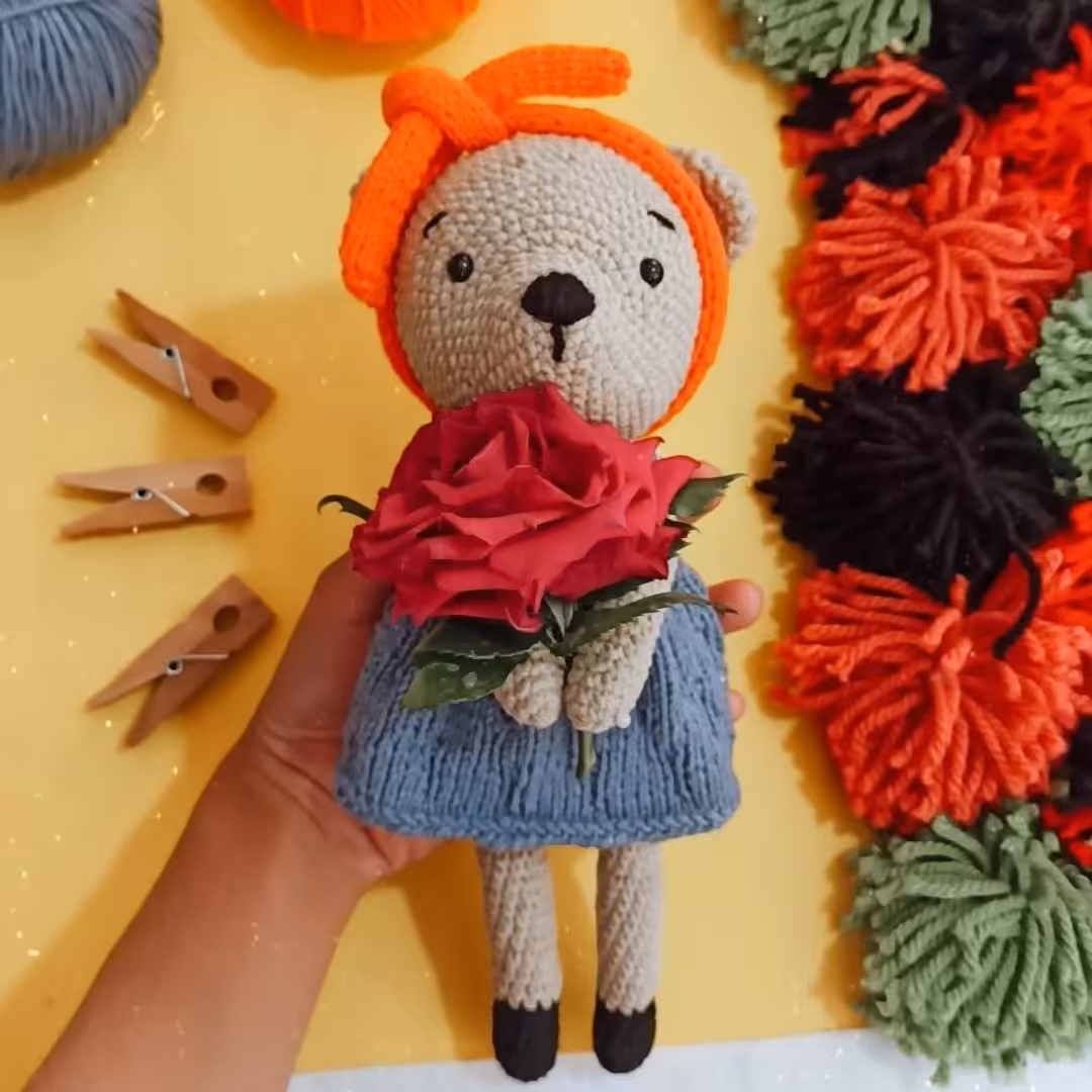 عروسک خرسی خانوم بافته شده با کاموای ترک درجه یک /چشم ها کاملا ایمن و مناسب برای بازی کودکان که هیچ گونه خطری ندارد