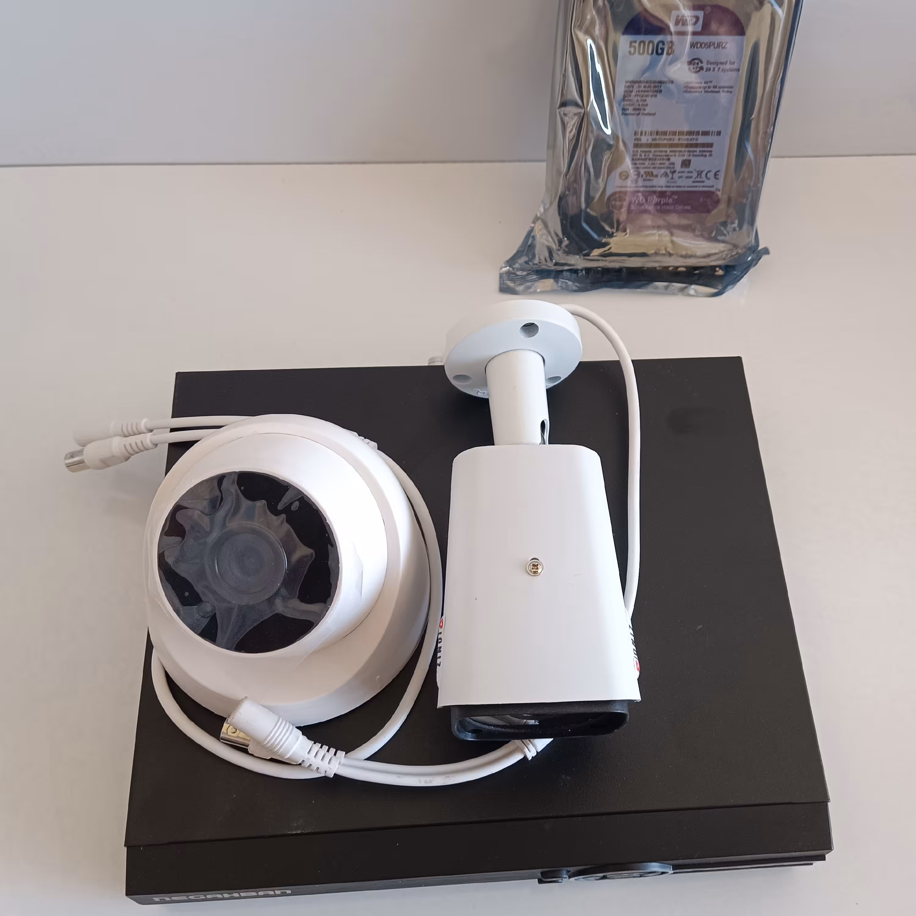 مجموعه سیستم دوربین مداربسته AHD با دو عدد دوربین فول اچ دی و دستگاه ضبط و...