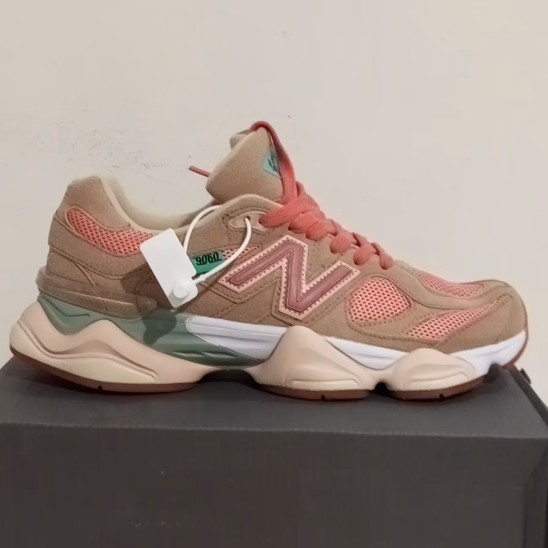 کتونی اورجینال نیوبالانس مردانه 9060 درجه یک ساخت ویتنام بارکد دار ( ارسال رایگان)