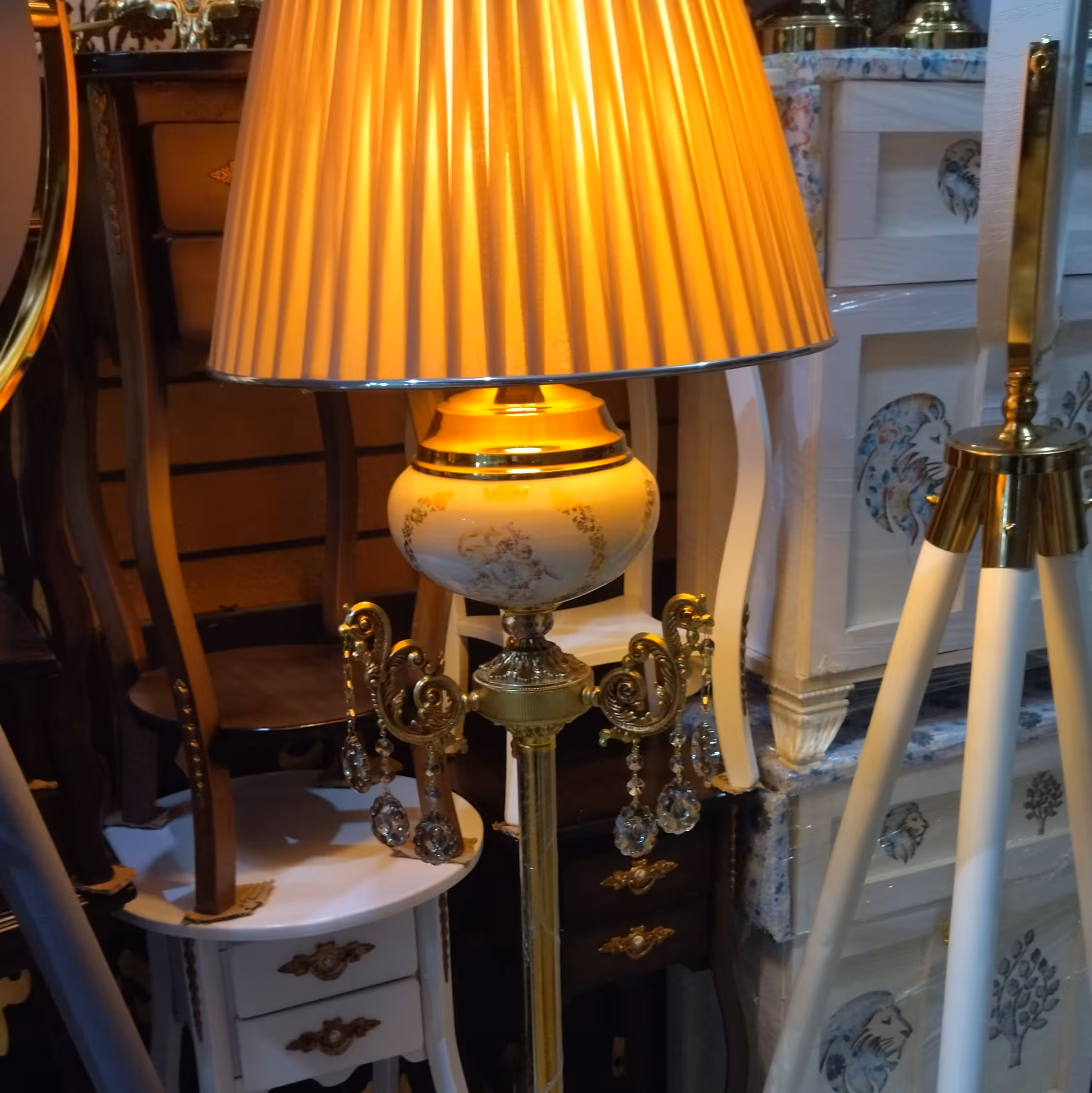 آباژور کنار سالنی رنگ ثابت (شاخه دایکاست)