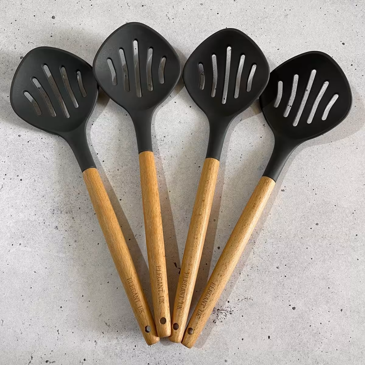 کفگیر گرد سوراخدار سیلیکونی دسته چوبی الگانت ( 34 سانتی )

