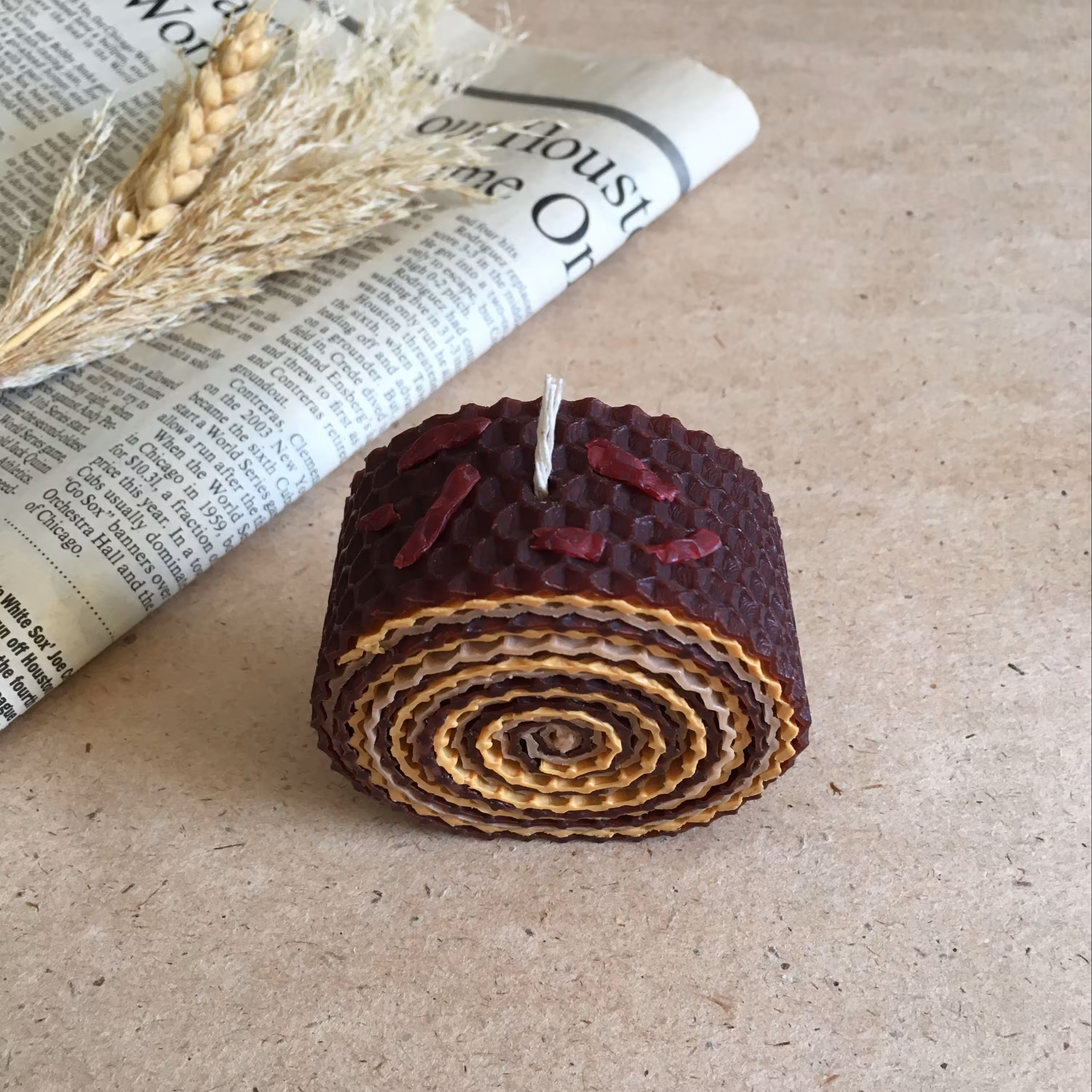 شمع موم عسل طرح کیک رولت رنگی رنگی کد1