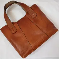 کیف  چرم دوشی زنانه (دستدوز چرم گاوی عسلی)
