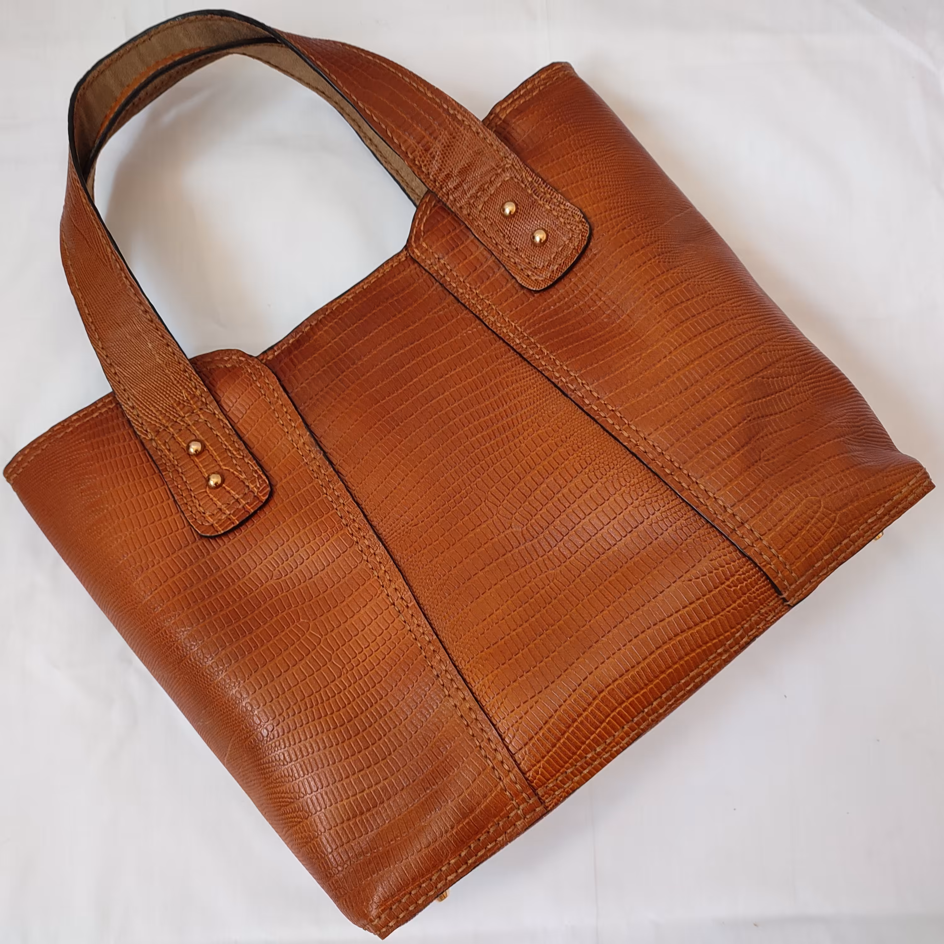 کیف  چرم دوشی زنانه (دستدوز چرم گاوی عسلی)