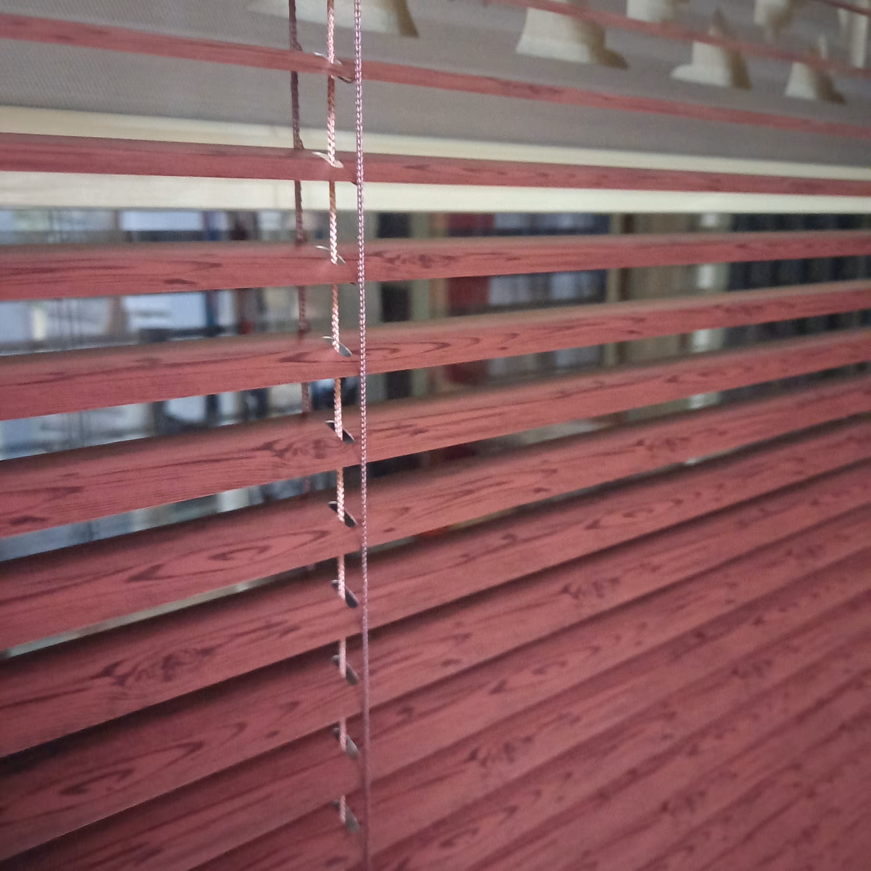 پرده کرکره فلزی رنگ قهوه ای طرح چوپ 