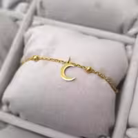 دستبند ظریف و جذاب با زنجیر توپی و اویز ماه