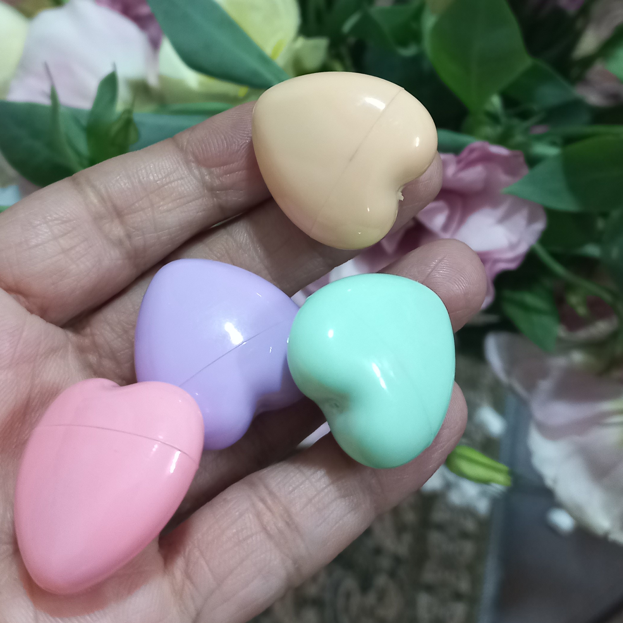 رژلب های قلبی کوچک بسیار خاص بارنگ بندی متنوع ودوام بالا زیبا وتنوع رنگ بالا