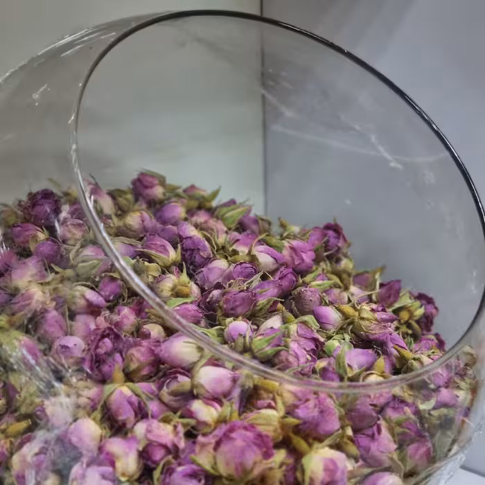 غنچه گل محمدی اعلا داراب تازه و با کیفیت بالا بصورت بسته بندی 100 گرمی