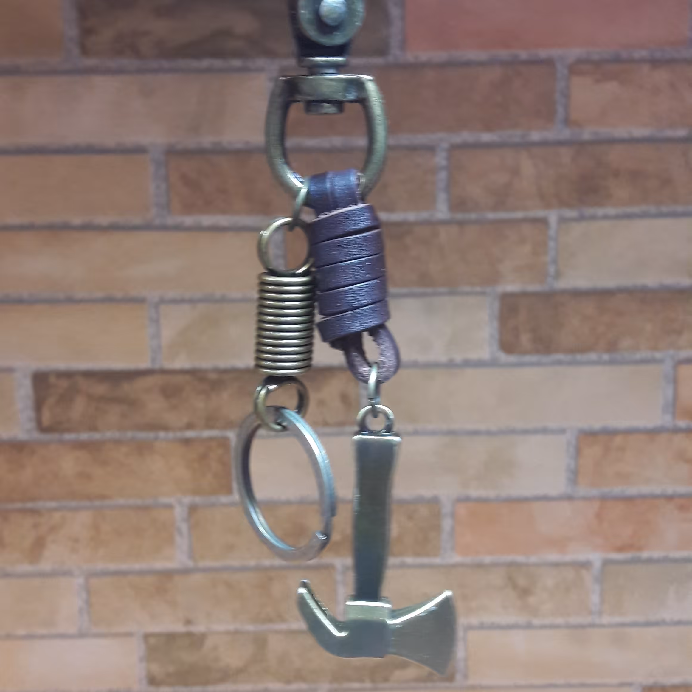 جاسوئیچی فلز و چرم طرح تبر