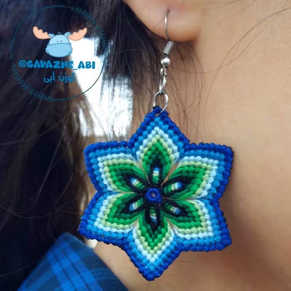 گوشواره دستساز طرح گل پری ( 6 پر) ( آبی و سبز) محصول کاملا دستبافت تیم گوزن آبی با ارسال رایگان