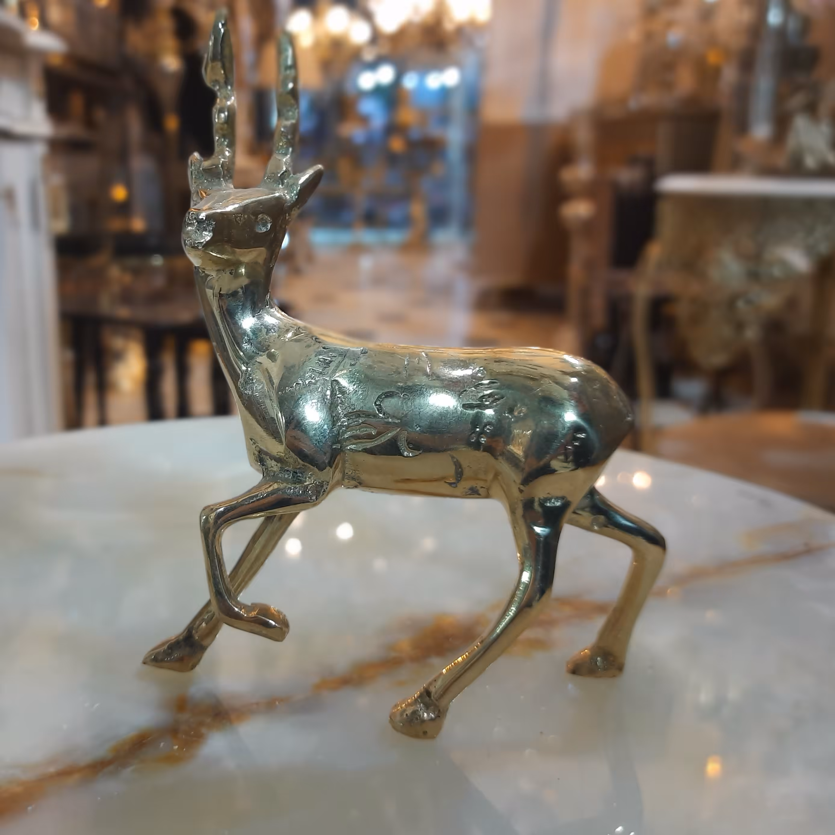 مجسمه گوزن ،طلایی برنجی